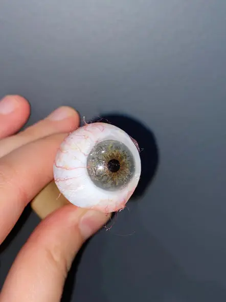 Prothèse oculaire entretien : comment prendre soin de son oeil de verre